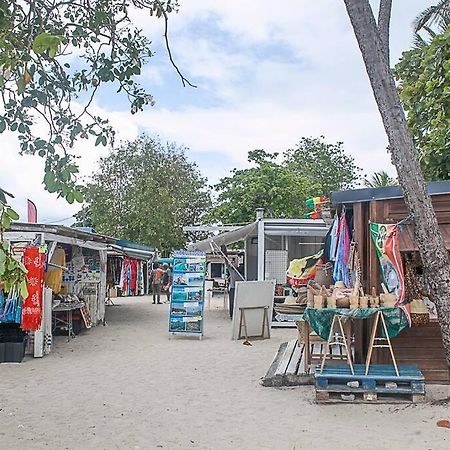 Vacances A La Plage Sainte-Anne  Luaran gambar