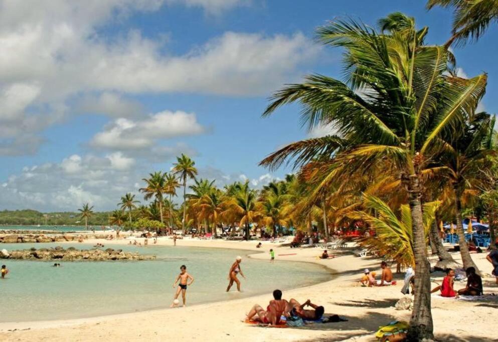 Vacances A La Plage Sainte-Anne  Luaran gambar