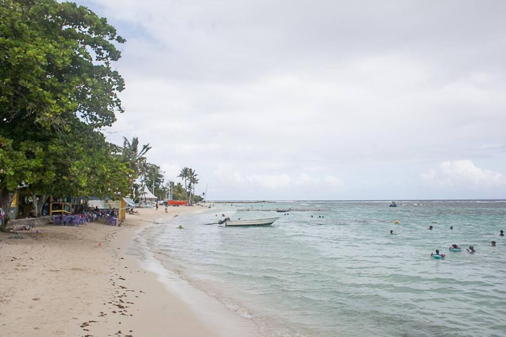 Vacances A La Plage Sainte-Anne  Luaran gambar