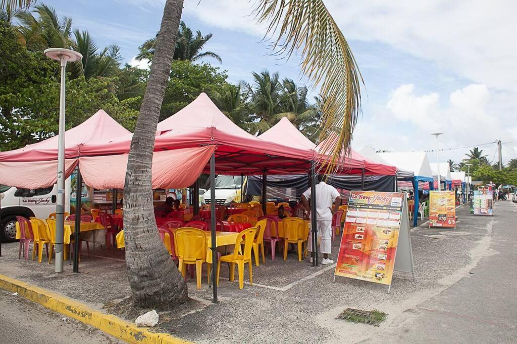 Vacances A La Plage Sainte-Anne  Luaran gambar